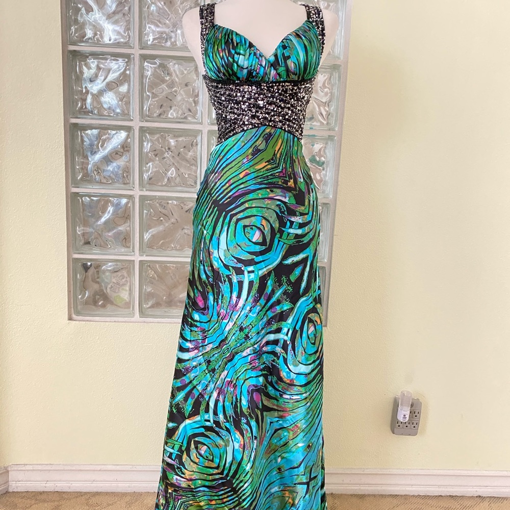 Formal beaded long dress NWOT. Prom dress size 4